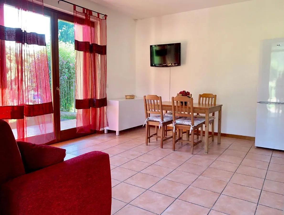 Strawberry House Villa Colico 0*,